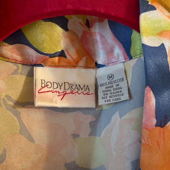 Kimono style knee length robe by Body Drama. Peach, green, blue size M - Picture 4 of 5